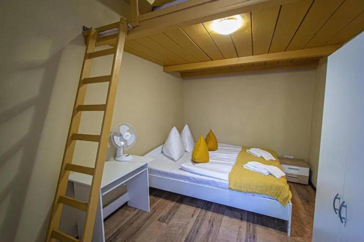 Cozy Homestay At Prague Main Station Ngoại thất bức ảnh