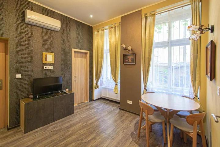 Cozy Homestay At Prague Main Station Ngoại thất bức ảnh