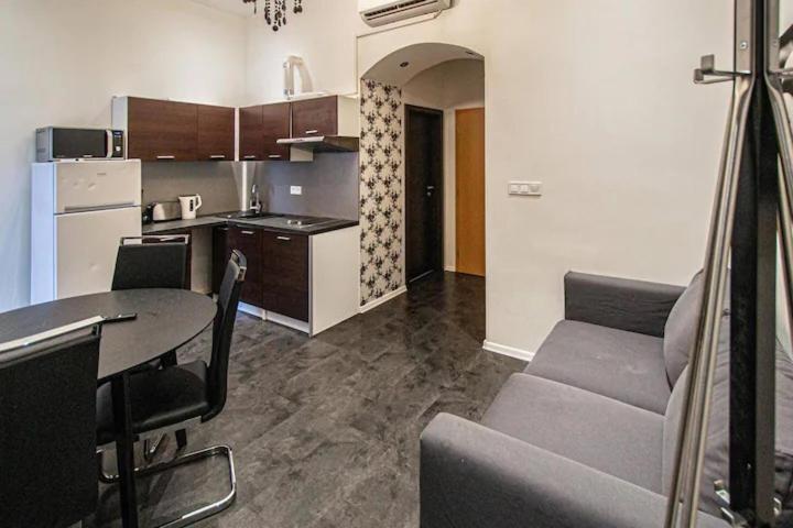 Cozy Homestay At Prague Main Station Ngoại thất bức ảnh