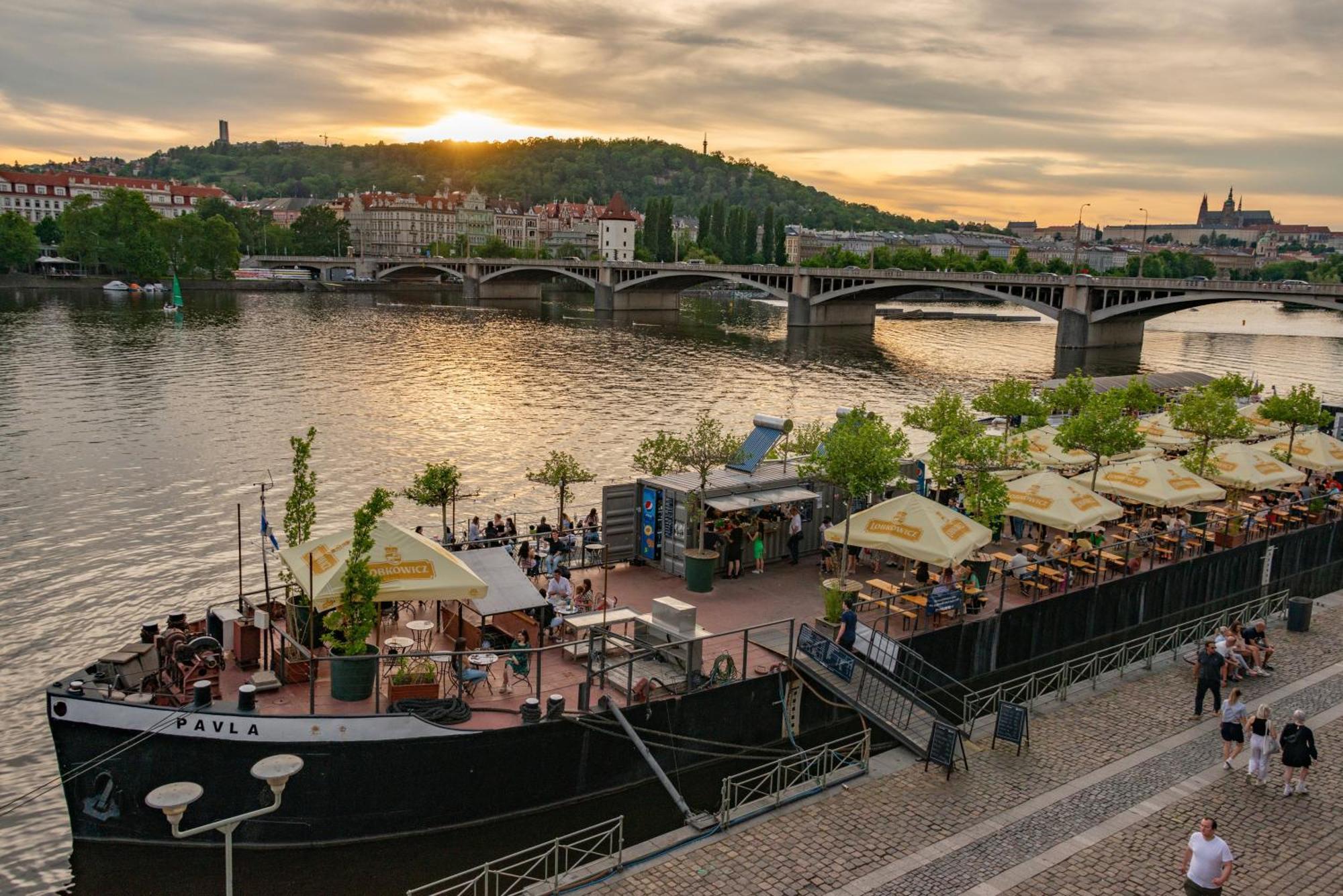 Cozy Homestay At Prague Main Station Ngoại thất bức ảnh