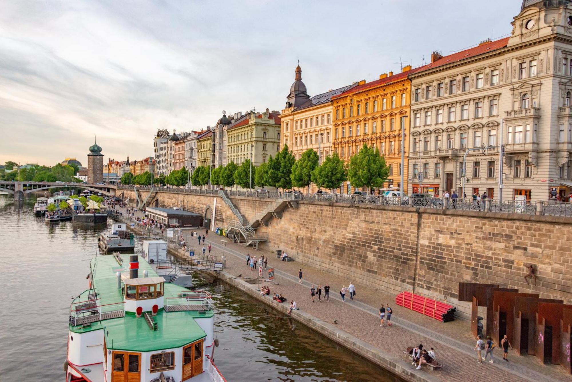 Cozy Homestay At Prague Main Station Ngoại thất bức ảnh